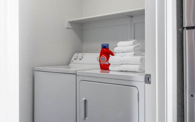 Domio Tempe Modern 2BR BBQ Grills