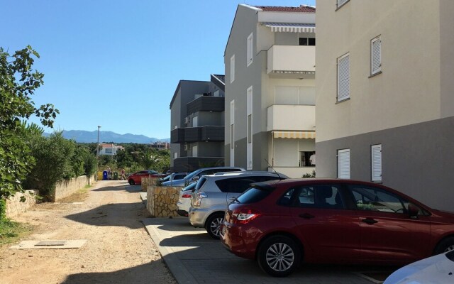 Spacious Apartment in Novalja near Sea