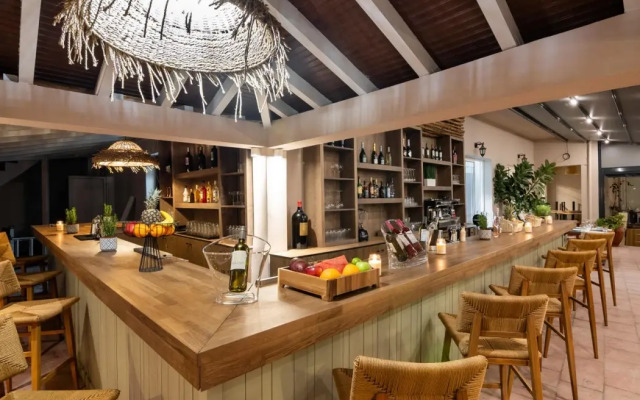 Petra Nera Skiathos