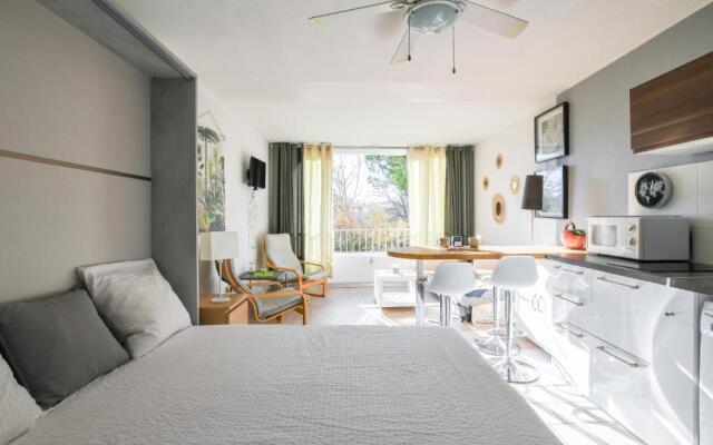 Grand Studio lumineux, piscine, quartier authentique