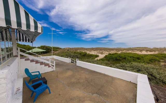 Harshaw Beach House 6 Bedroom Home by Redawning