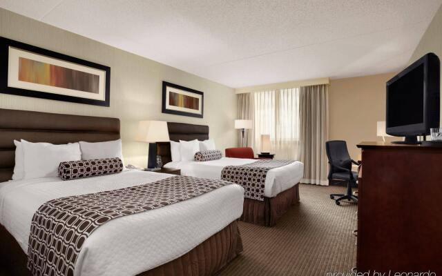 Crowne Plaza Columbus North- Worthington, an IHG Hotel