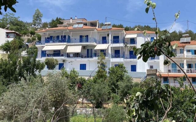 Matina Apartments Tyros