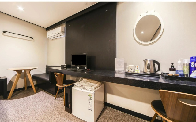 Elysee Hotel