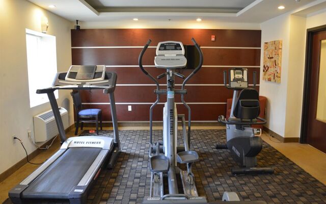 Days Inn & Suites Milwaukee