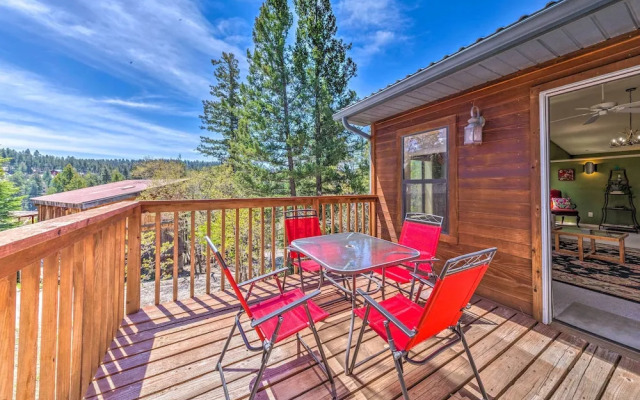 Cloudcroft Escape w/ Forest Views!
