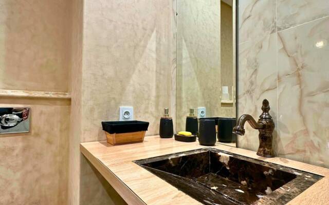The Tropical Luxury 2BR City Centre Retreat
