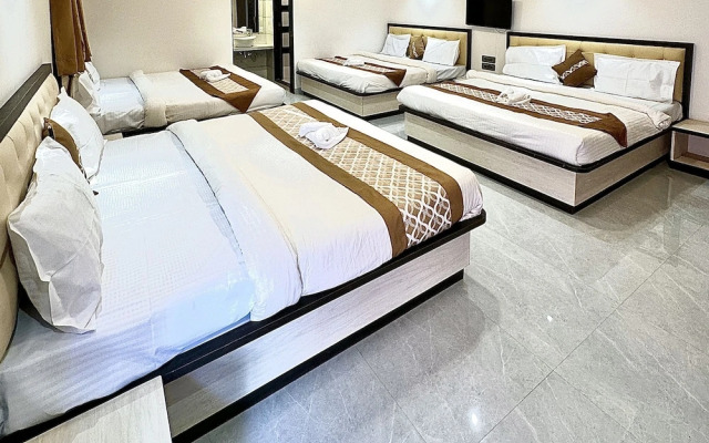 Hollywood Palace Resort