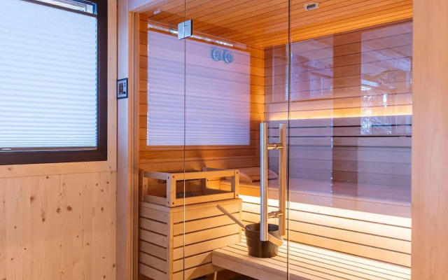 Charming Chalet With hot tub on Balcony