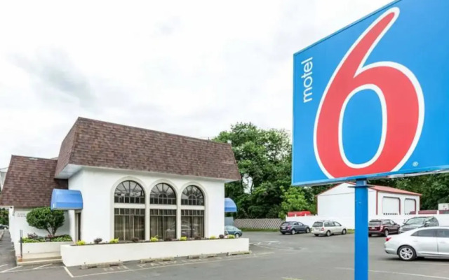 Motel 6 Warminster, PA