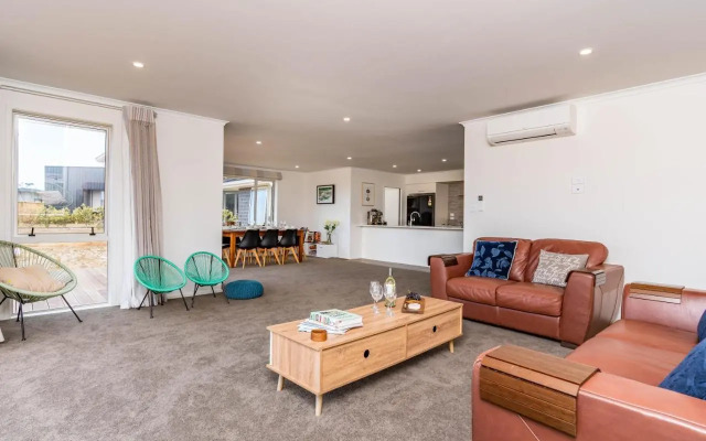 Bach near the Beach - Mangawhai Heads Holiday Home