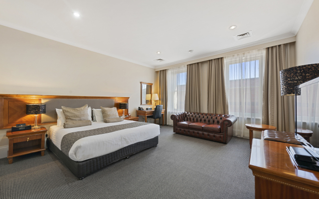 Clarion Hotel City Park Grand