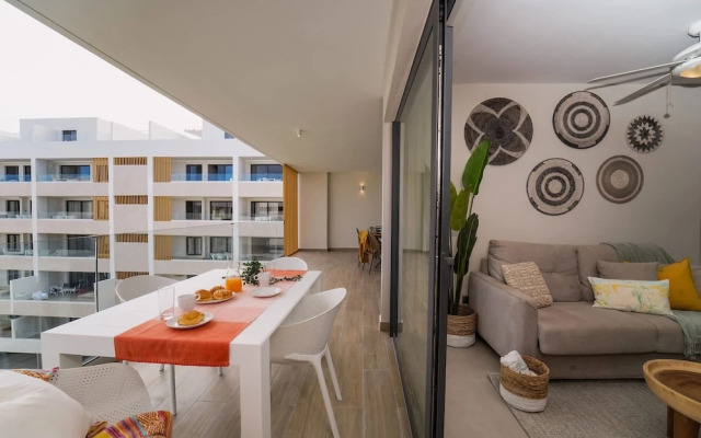 4 Bedroom Beach Penthouse w Private Rooftop