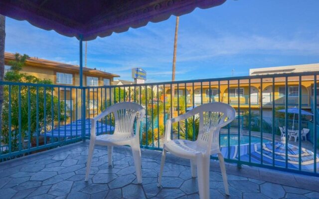Hollywood City Inn