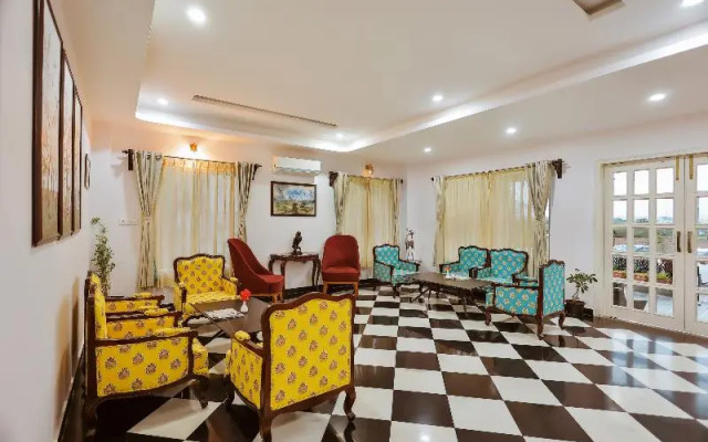 Revaas Lake View Boutique Hotel