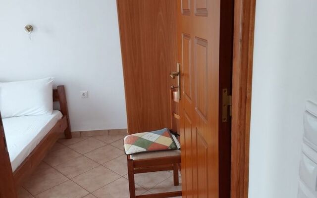 Matina Apartments Tyros