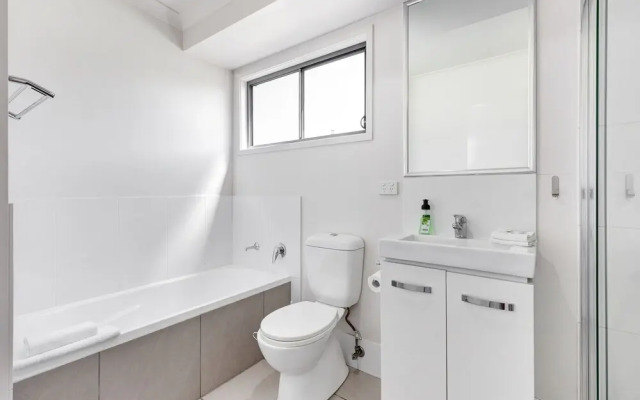 MARJ12- Stylish and Spacious Apartment