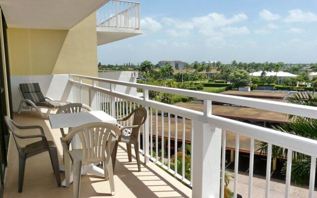 Inviting Beachfront Condo With Large Balcony and Pool