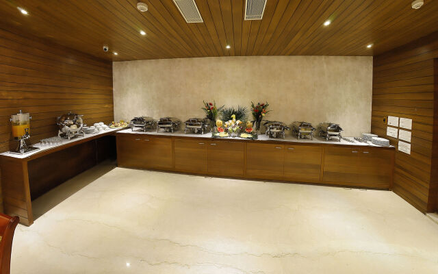 Metro Grand Hotel