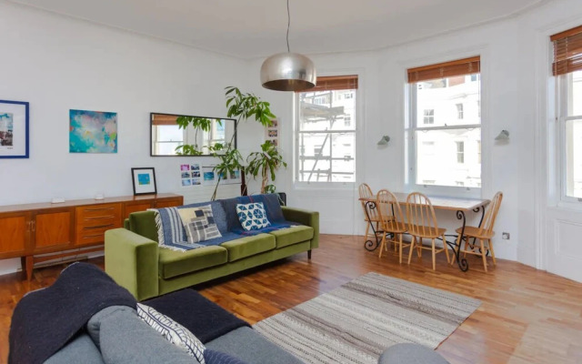Spacious 1 Bedroom Apartment in Brighton Beside the Sea