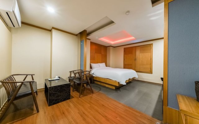 Goyang Karma Hotel