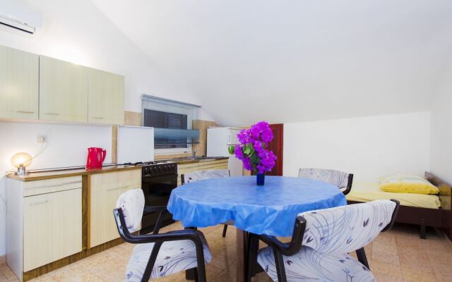 7 Olives Apartments