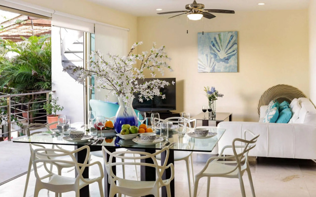Luxurious & Central Condo In Playa Steps From The Beach
