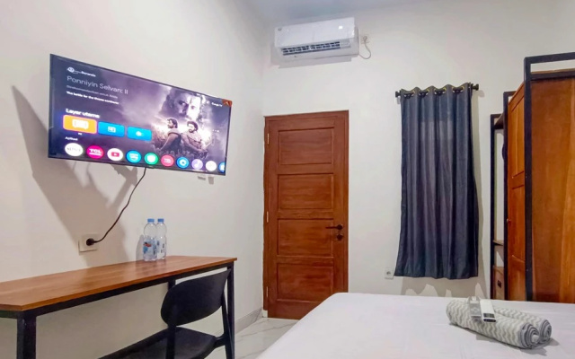 Ndalem Tamanan Syariah RedPartner – Guest Rooms – Yogyakarta