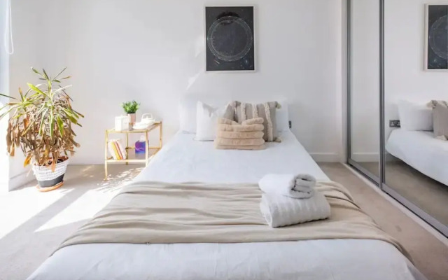 Stylish London Flat - Private Terrace - City View