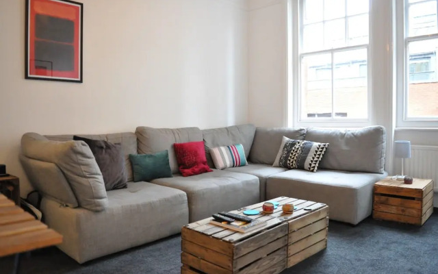 Bright 1 Bedroom Apartment in Great Location