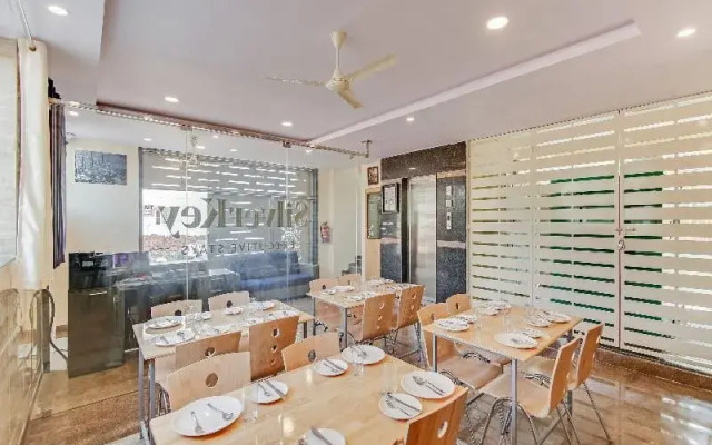 Silverkey Executive Stays 23042 Global Village Tec