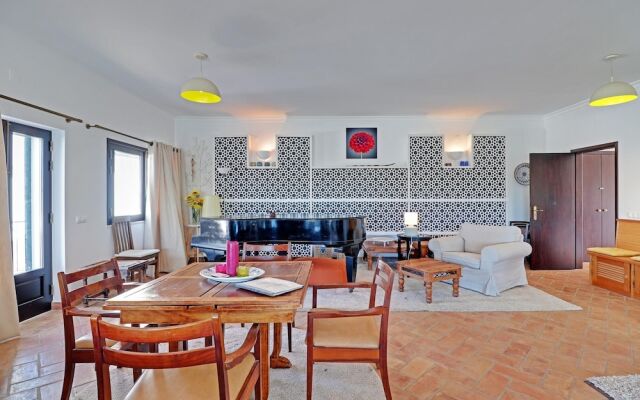 Villa Eiras Altas Grande by Portucasa