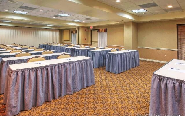 Holiday Inn Express Hotel & Suites Albuquerque Midtown by IHG