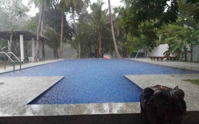 Mangroven River View Hotel