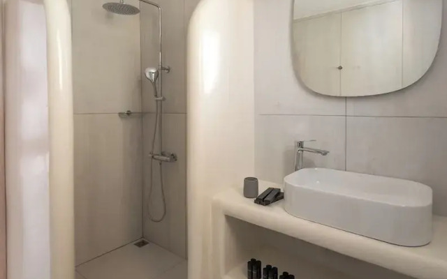 Alonia Suites