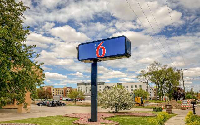 Motel 6 Elkhart, IN