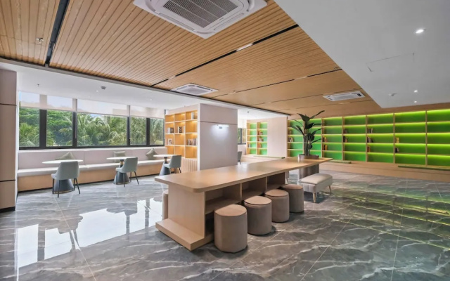 Moris by Kozystay - Alam Sutera — 3-star hotel in Tangerang