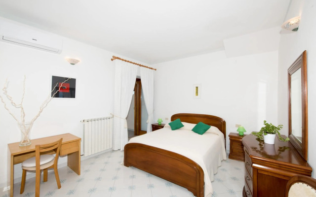 Villa Savina - Elegant Family Villa Overlooks Amalfi Coast -