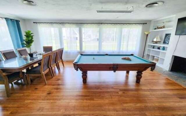 Cozy 4-Bedroom Beachside Home