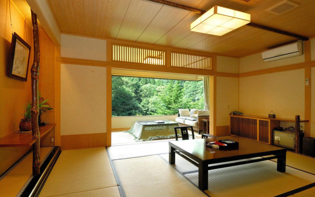 Minakamisanso