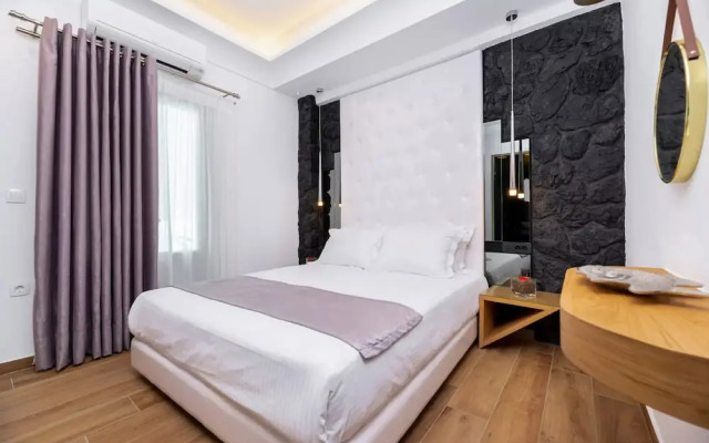 Deluxe Hotel Santorini