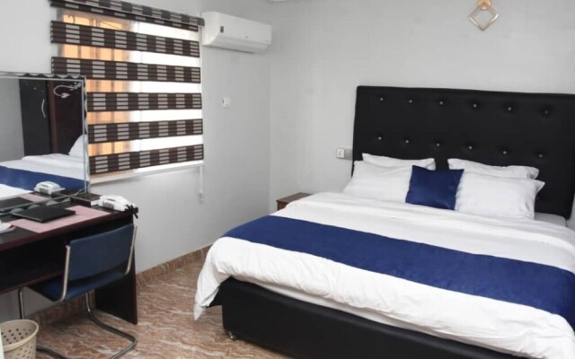 Beautiful 1 Bed, Living Room in a Hotel Penthouse