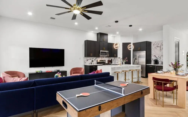 Chic 4BR Getaway Near NRG TMC