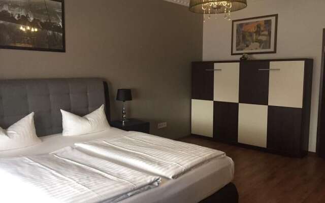 Airport Hotel Step Inn