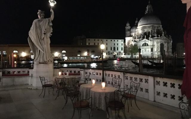 Grimaldi Apartments - Corte Contarina