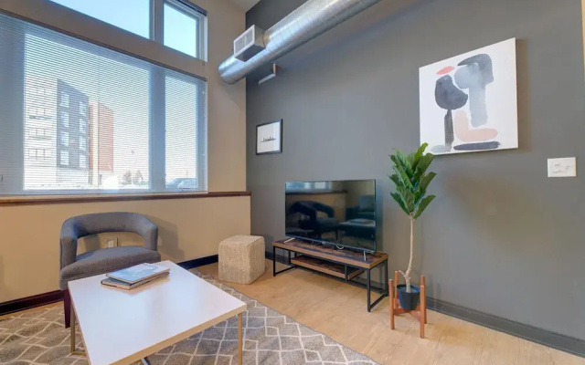 Milwaukee Dreamy 1BD 1BA Downtown Apartment