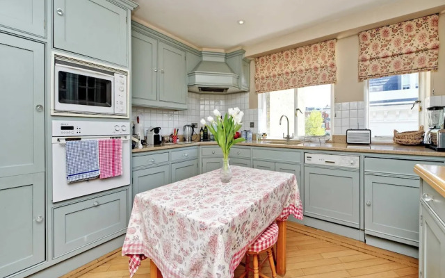 Beautiful & Spacious, 2 Bed in South Kensington