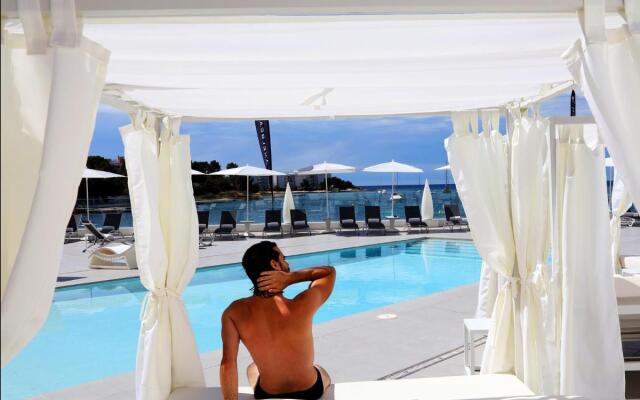 Отель AxelBeach Ibiza Spa & Beach Club - Adults Only Hotel