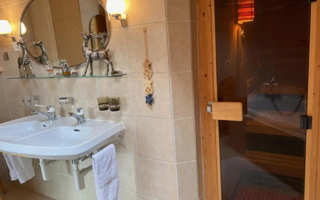 Stilvolle grosszügige 7.5 Zi Maisonette Wohnung 10 Pers