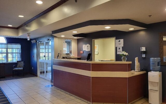 Starkville Inn & Suites